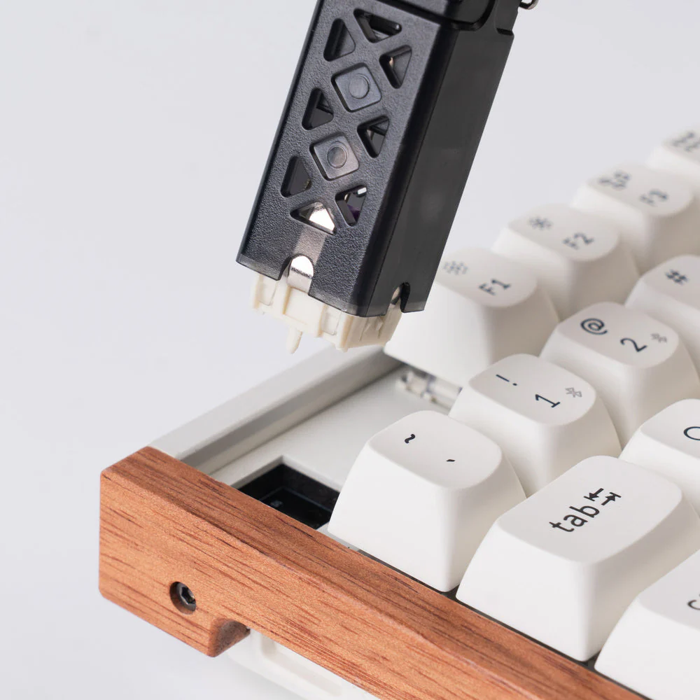 Keychron 2-in-1 Switch and Keycap Puller - Image 4